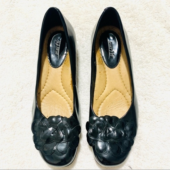 EARTH Floral Black slip-on man-made flats women’s size 7.5B - Picture 4 of 9